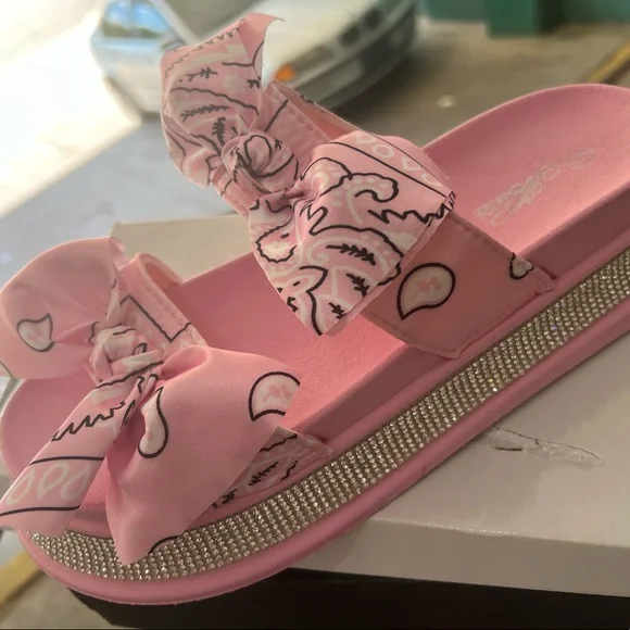 Soft Pink bandana slides - Picture 4 of 7
